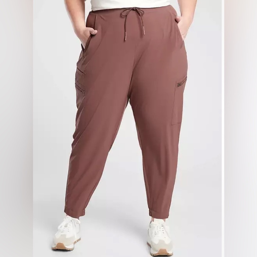 Athleta Venture Jogger Cargo Pant in Hearth Rose Size 8
